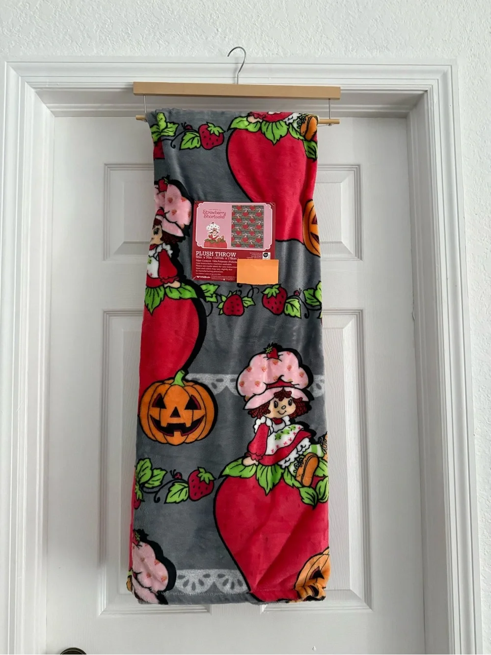 New Strawberry Shortcake Halloween Throw Blanket NWT